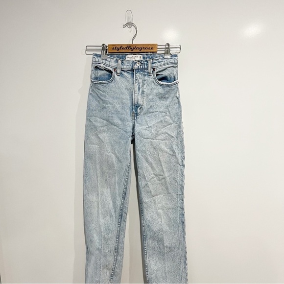 Abercrombie & Fitch Curve Love Ultra High Rise 90’s Straight Jean - Picture 4 of 6